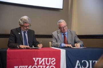 Presidents from 利记sbo and SUNY Oneonta sign an Articulation Agreement on 1月24日, 2024.