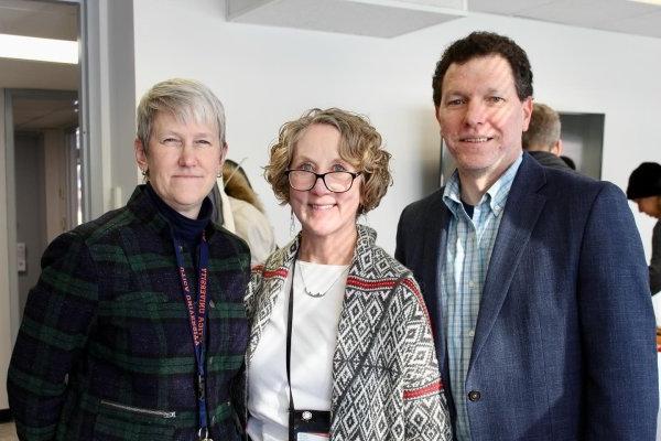 院长加里·莱辛, Senior Associate Provost Anne Damiano, and Interim Provost Stephanie Nesbitt, stand together at the opening of the Center for 教师 Excellence on January 17, 2023.